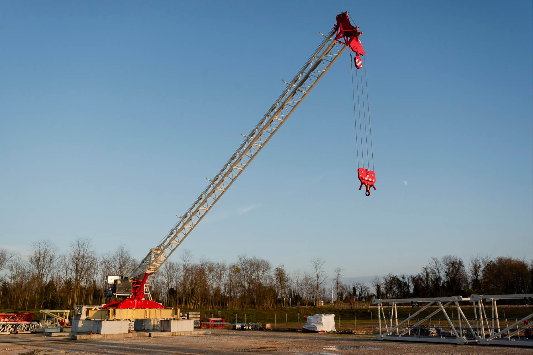 Grue à tour à flèche relevable CDK 100-16 (derrick) - Terex TC Maroc Afrique - VEMAT GROUP LTD Senegal Mauritanie Nigeria Tchad Tunisie