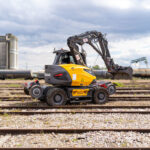 Pelle Rail-Route 216MRail - Mecalac 21 Maroc Afrique - VEMAT GROUP Senegal Mauritanie Nigeria Tchad Tunisie