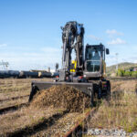 Pelle Rail-Route 216MRail - Mecalac 33 Maroc Afrique - VEMAT GROUP Senegal Mauritanie Nigeria Tchad Tunisie